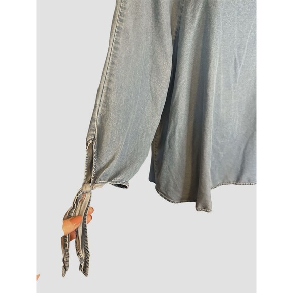 Liz Claiborne 100% Lyocell light wash denim Blouse top. Size XL Blue - Picture 3 of 7